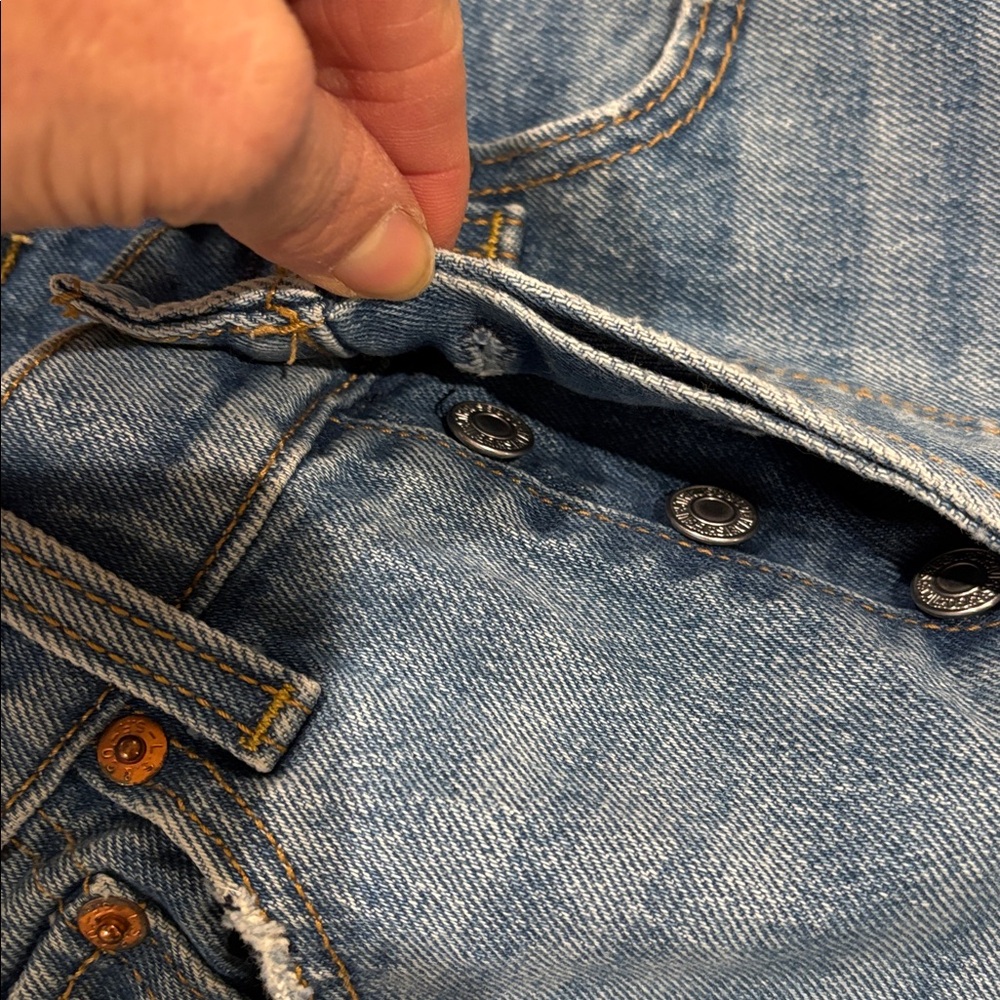 Levi’s capris size 24 - Picture 6 of 9